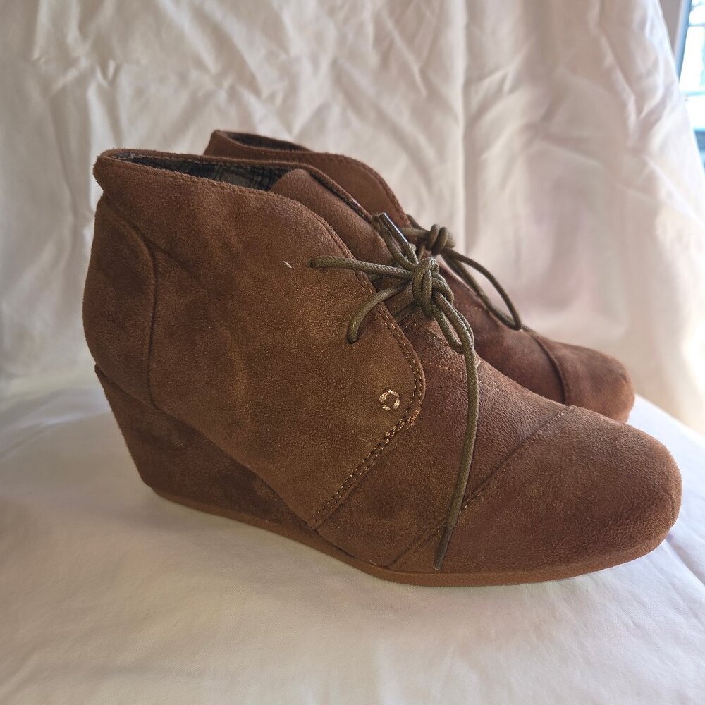 NIB Forever brand wedge ankle boots size 6 - tan